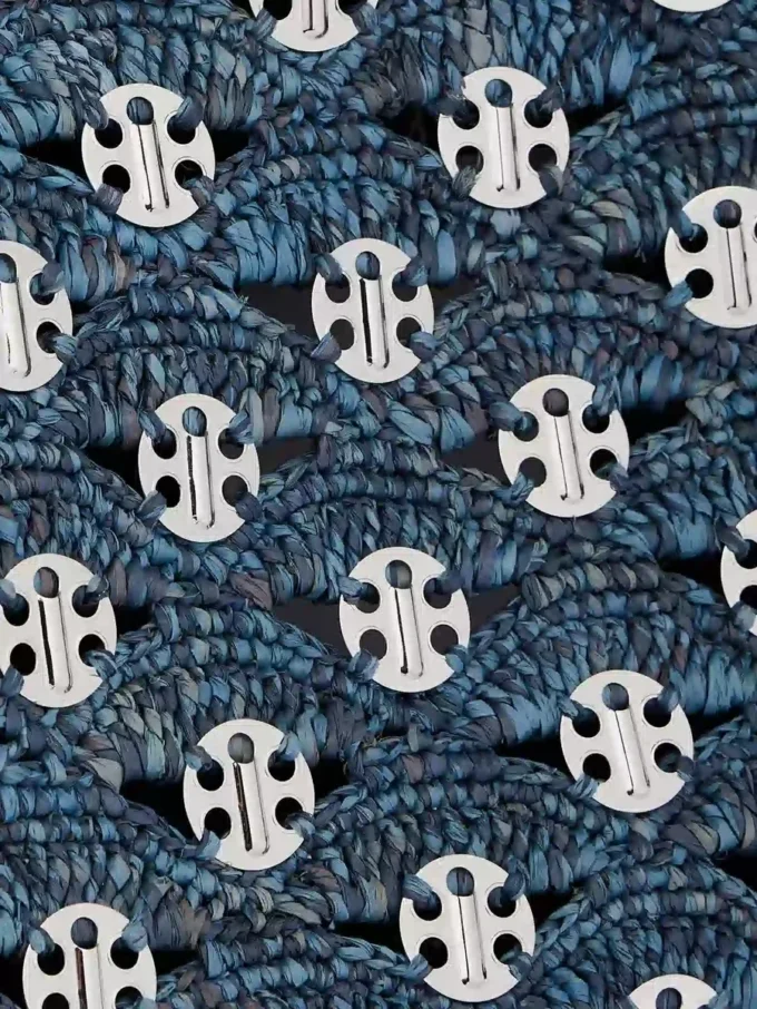 Denimblå tygväska i raffia