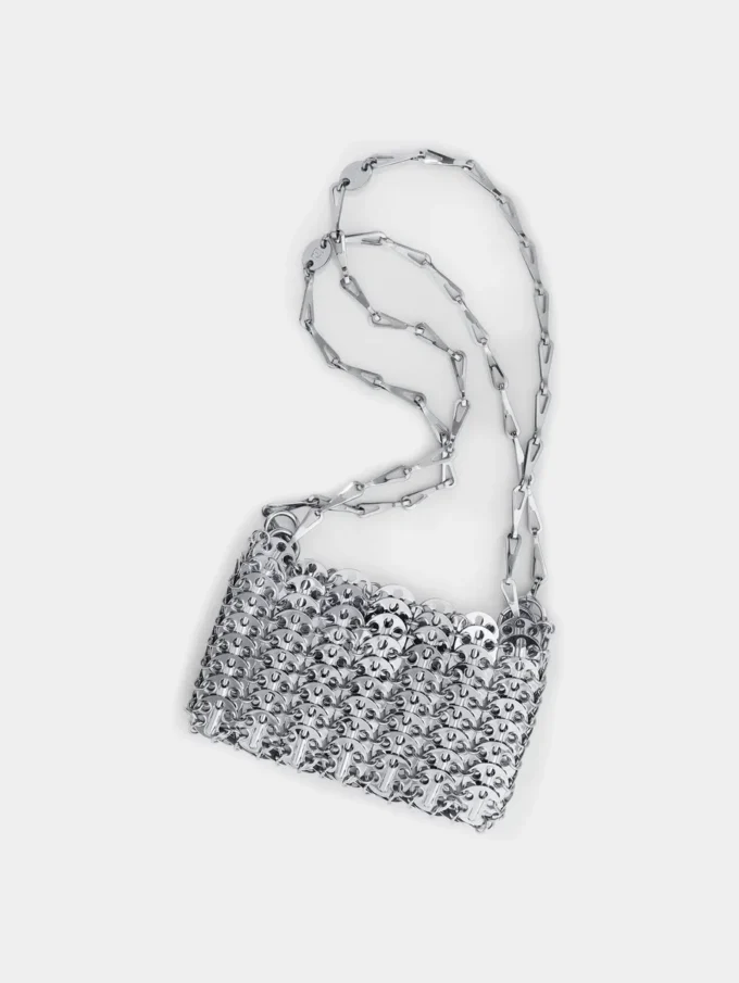 Ikonisk silverfärgad Nano 1969-väska