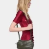 Khakifärgad Paco-crossbody-väska i läder