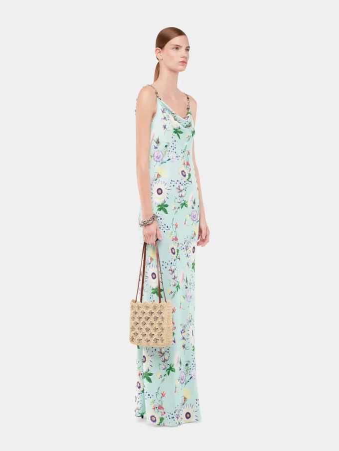 Klänning med blommönster och kedjedetaljer