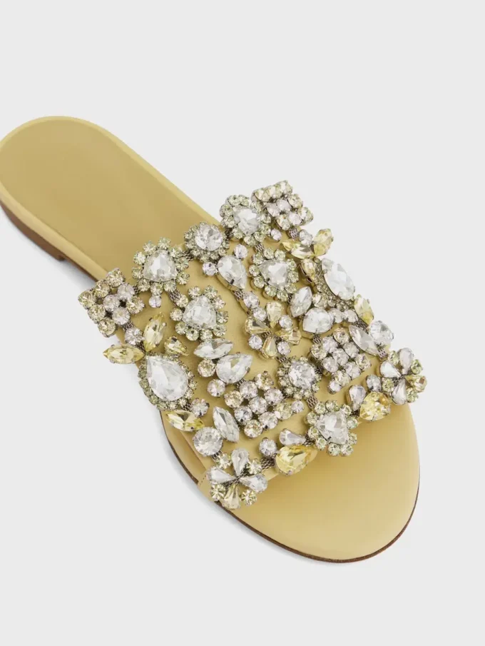 Platta sandaler med strass