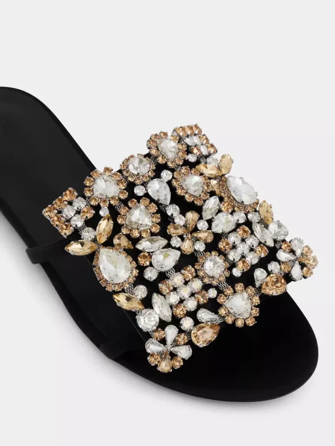 Platta sandaler med strass