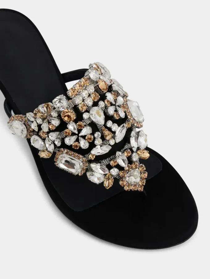 Sandaler med låg klack och strass