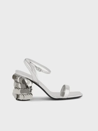 Silversandaler med glittrande klackar