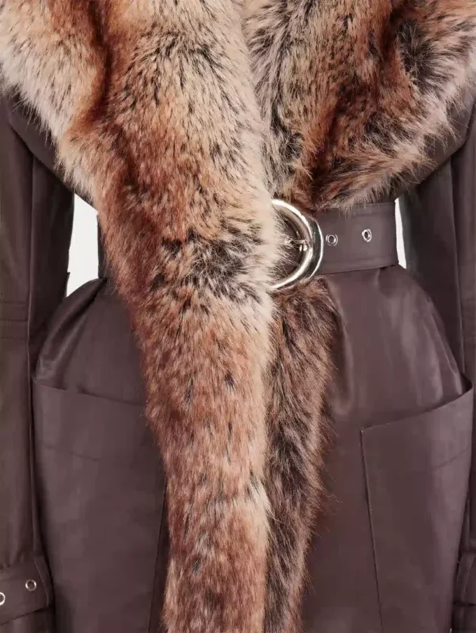 Trenchcoat med fuskpälskant