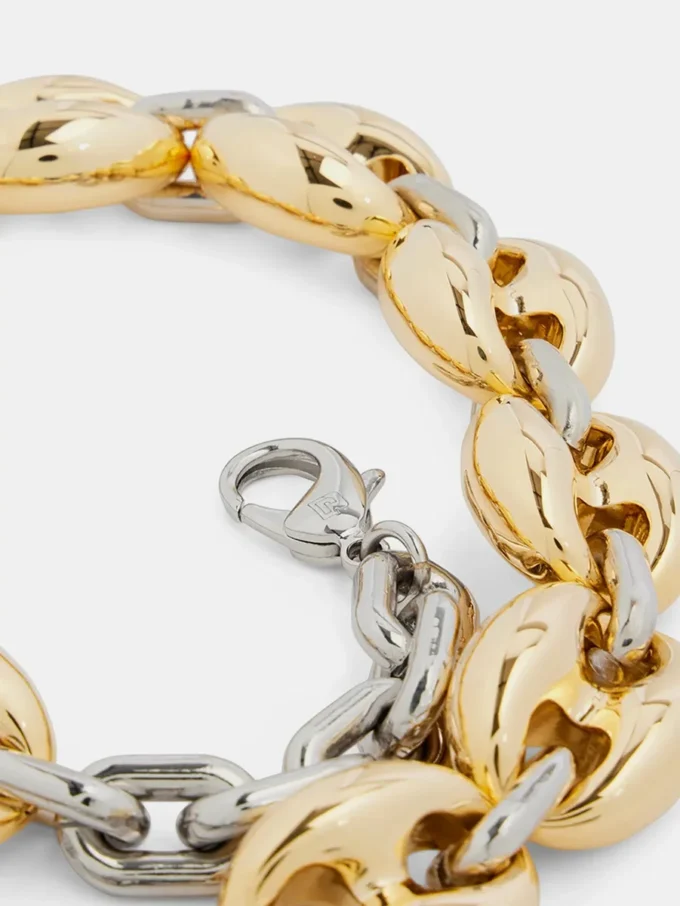 Åtta tjocka guld-/silverhalsband Åtta tjocka guld-/silverhalsband