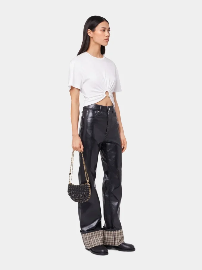 Vit t-shirt med piercing